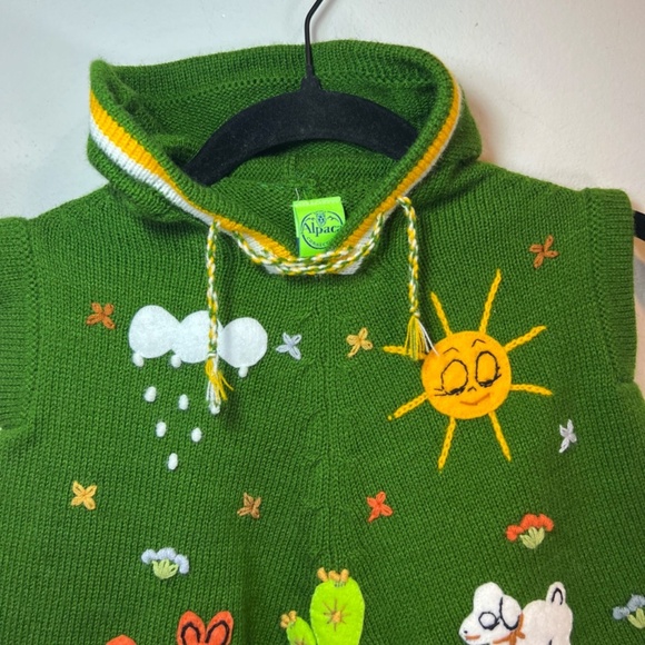 Alpaca Embroidered Hooded Poncho Green Fringe Hem Felt Animals Lace Up Kids Sz 2 - Picture 2 of 12